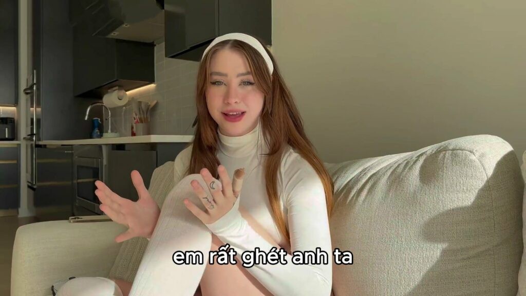 Đến nhà bạn chơi nhưng chỉ thấy con ghệ nó ở nhà một mình