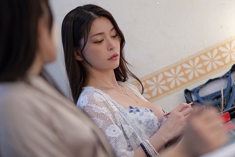 Mối tình vụng trộm của cô vợ trẻ cùng chàng trai mới lớn